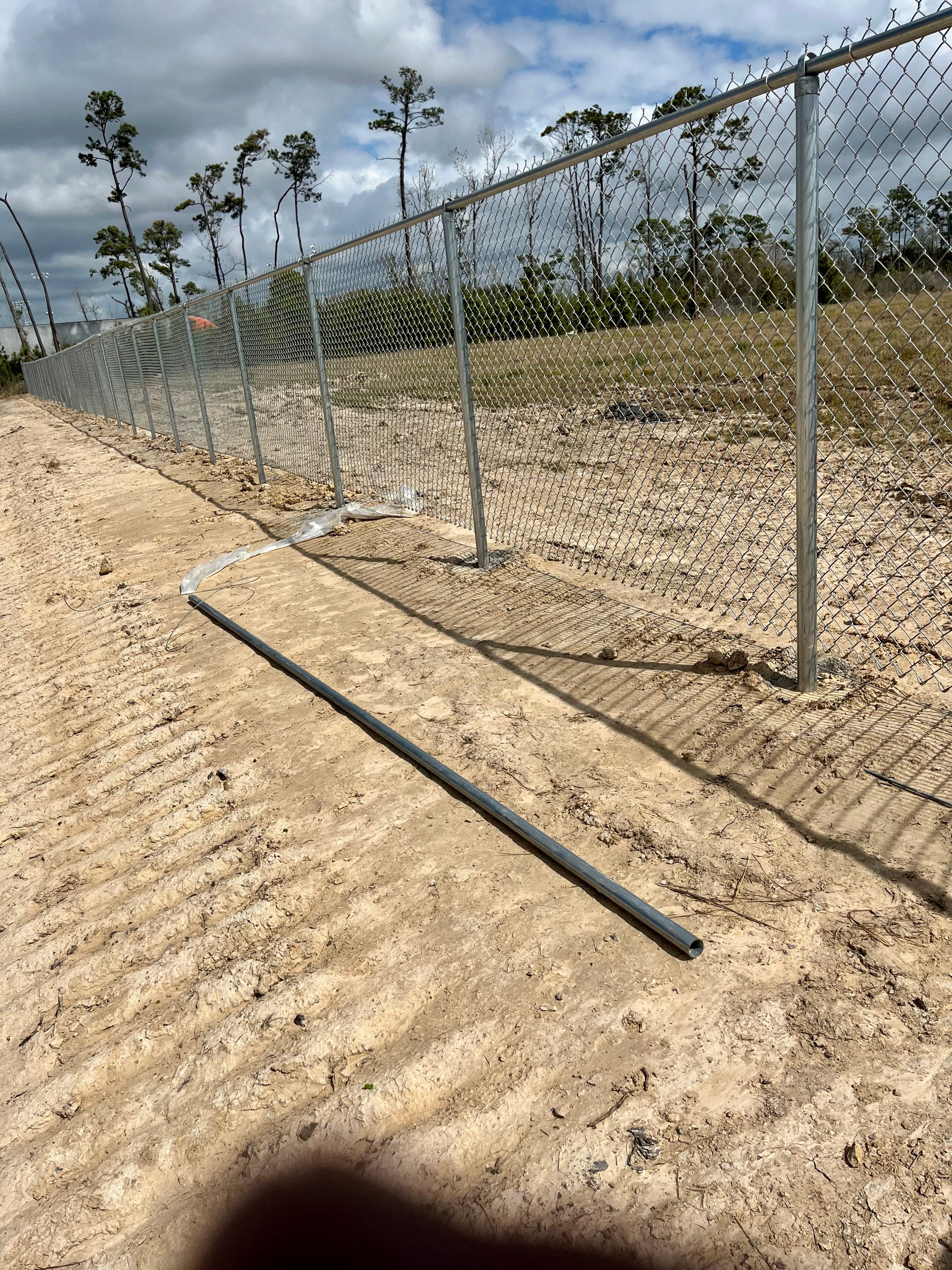 Chain link fence installation on sandy terrain in Central Louisiana – Fortified Fence and Weld
