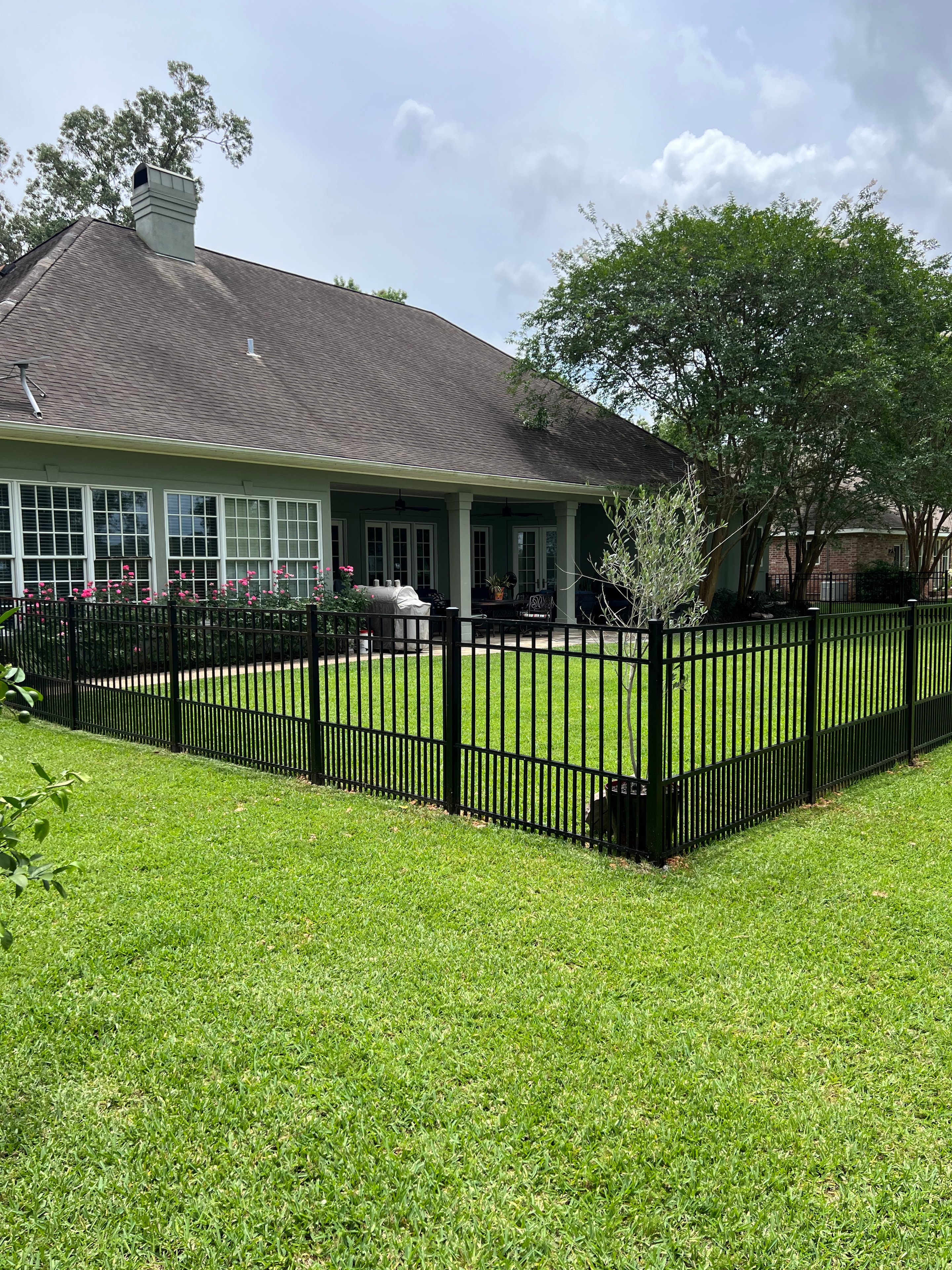 Residential fence corner – Fortified Fence and Weld