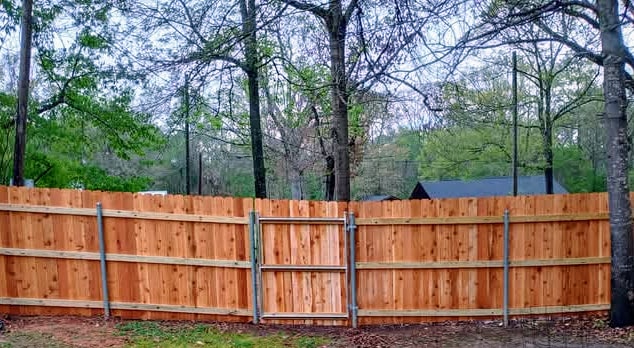 Cedar wood privacy fence with gate and steel posts in residential backyard – Fortified Fence and Weld, Alexandria LA